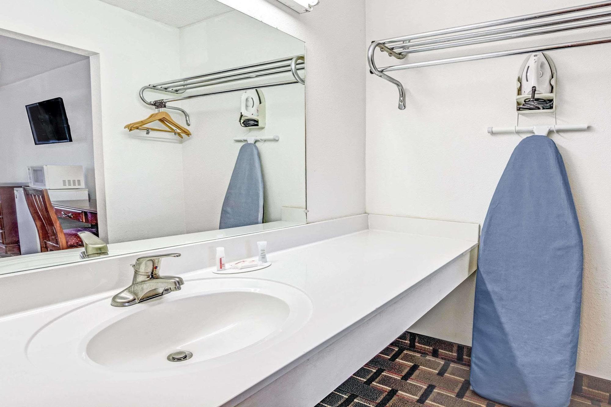 Adrian Inn Ngoại thất bức ảnh